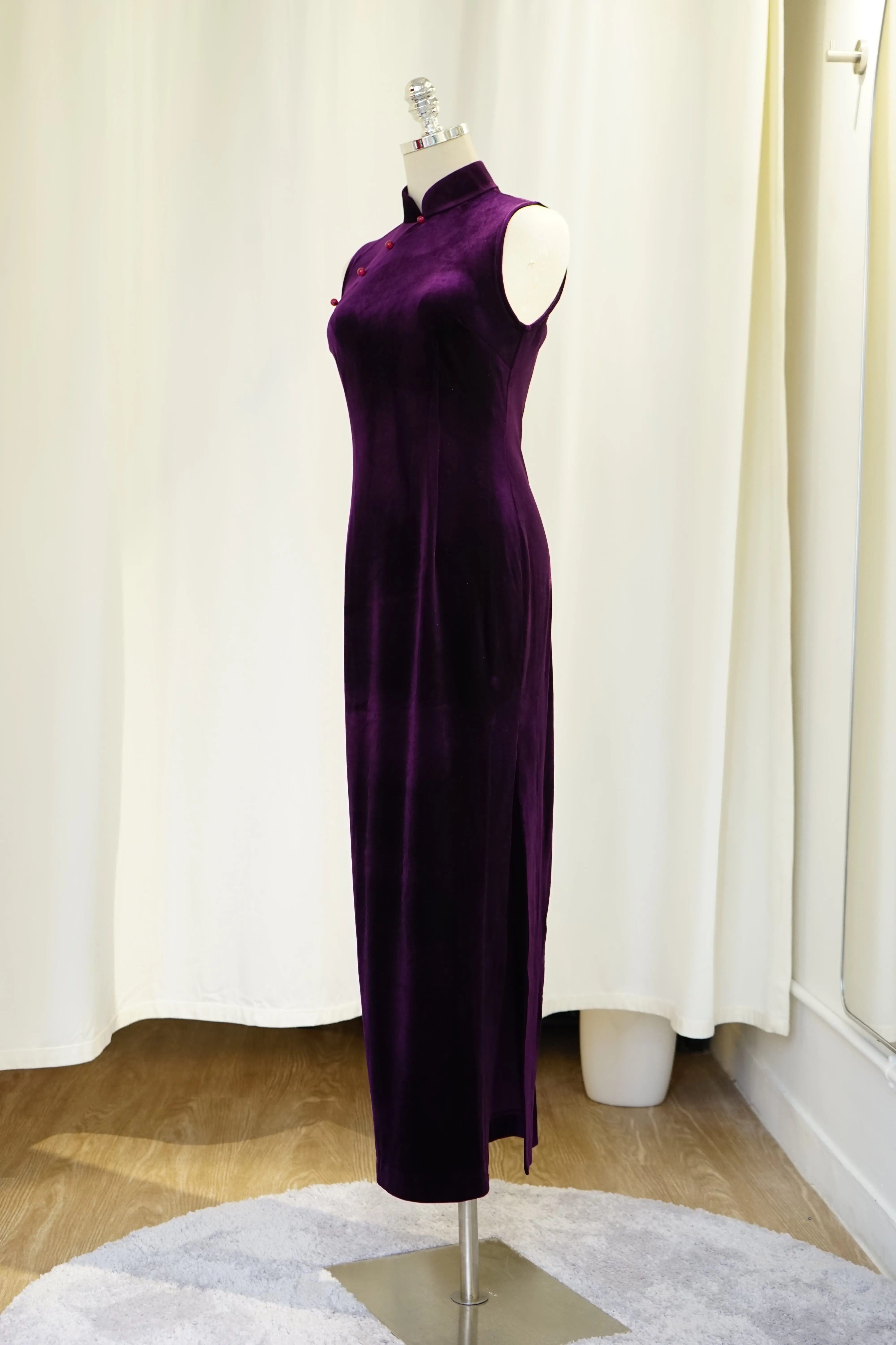 Mulberry Plumbago Sleeveless Qipao